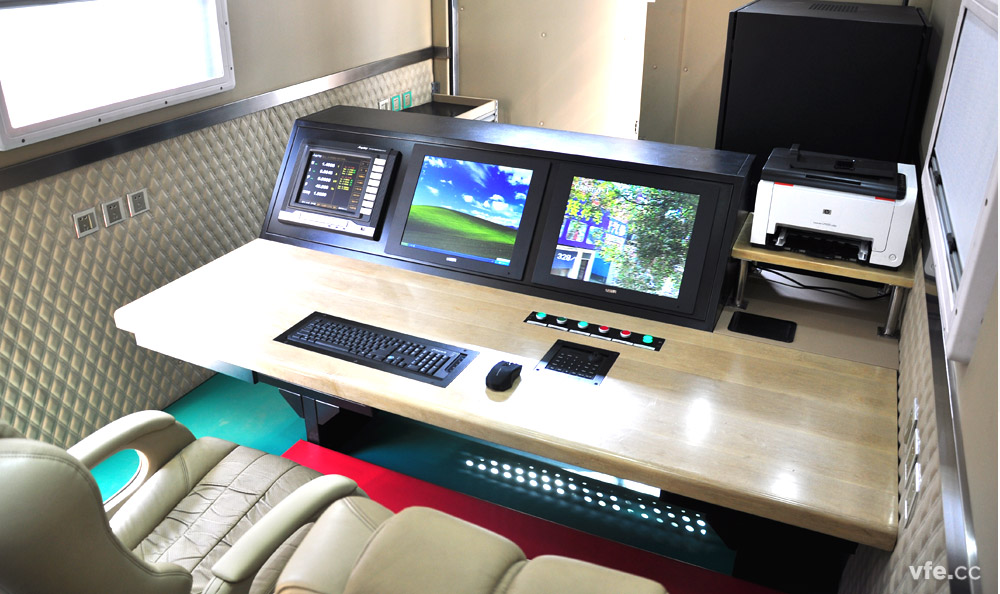 移動(dòng)式高壓電機(jī)能效計(jì)量檢測平臺內(nèi)部操控臺