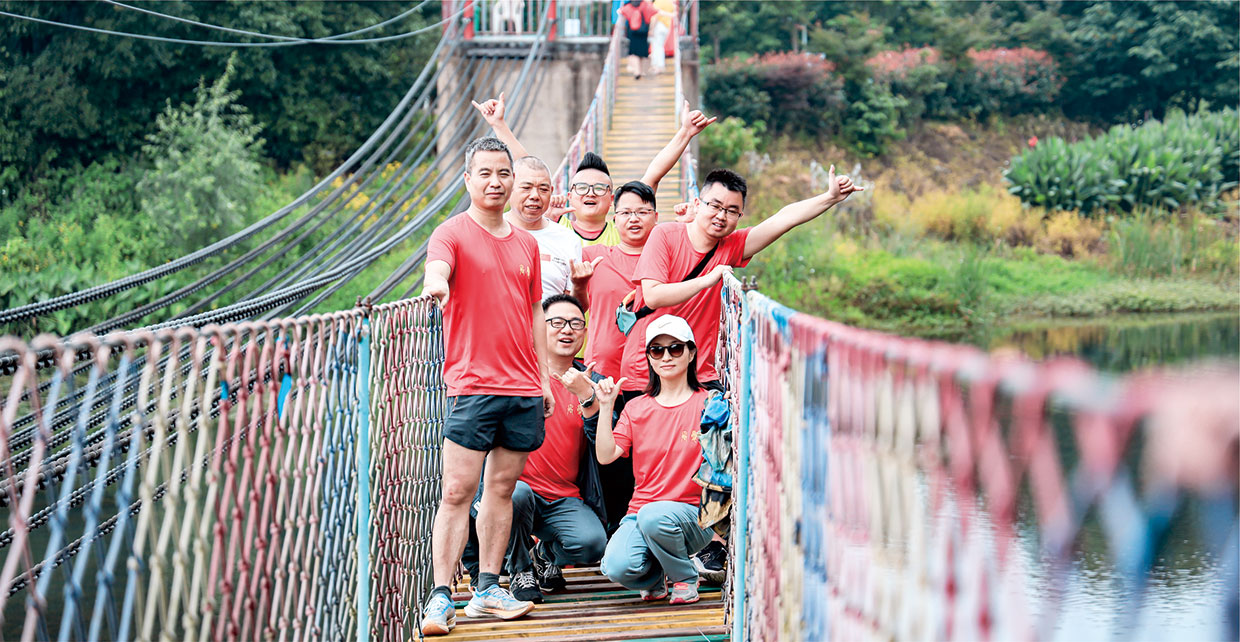 昂揚(yáng)青春，砥礪前行