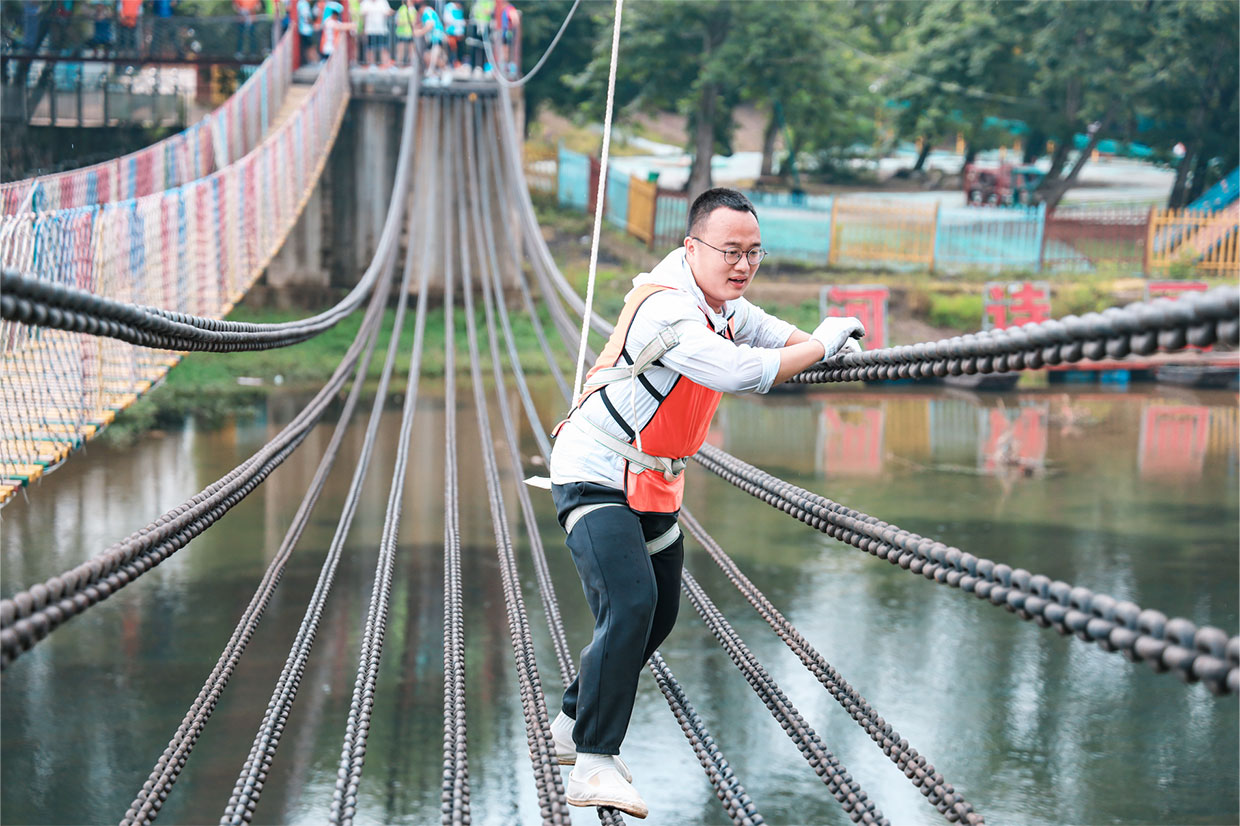 團隊的力量 沖鋒沖鋒，沖向巔峰——沖鋒隊口號
